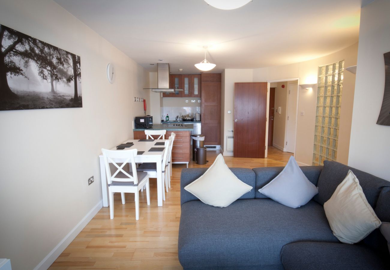 Apartment in Ipswich - 2 Bed/2 Bath, Central Ipswich, Parking, (2nd Flr)