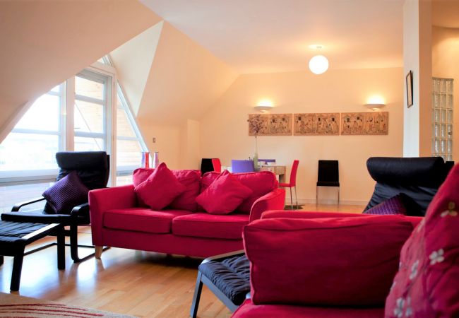  in Ipswich - 2 Bed/2 Bath Penthouse, Central, Parking, (3rd Flr