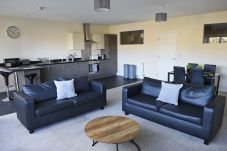 Apartment in Ipswich - 2 Bed/2 Bath, Central East, Parking,...