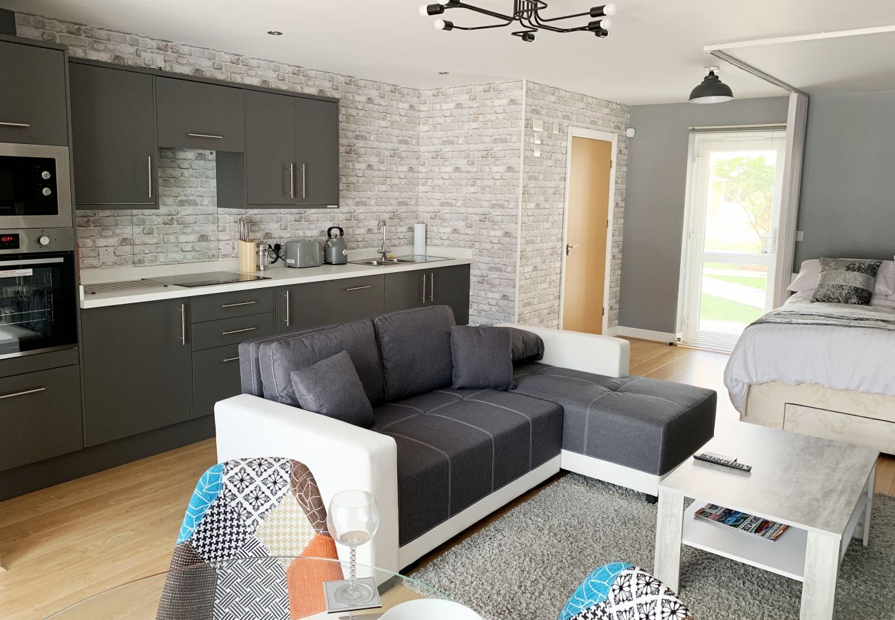 Studio in Ipswich - Studio, Near Train Station, Parking (Grd Flr)