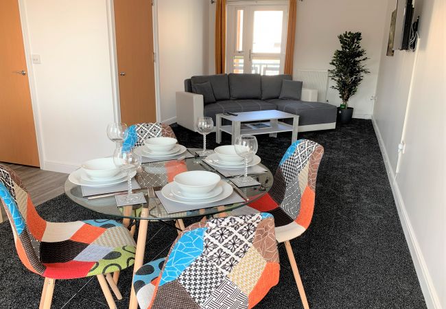 Apartment in Ipswich - 2 Bed/1 Bath Duplex, Near Train Station, Parking 1 Apartment in Ipswich - 2 Bed/1 Bath Duplex, Near Train Station, Parking 1
