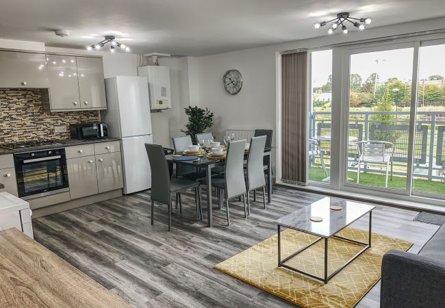 Apartment in Ipswich - 2 Bed/2 Bath, Nr Train Station, Parking 37