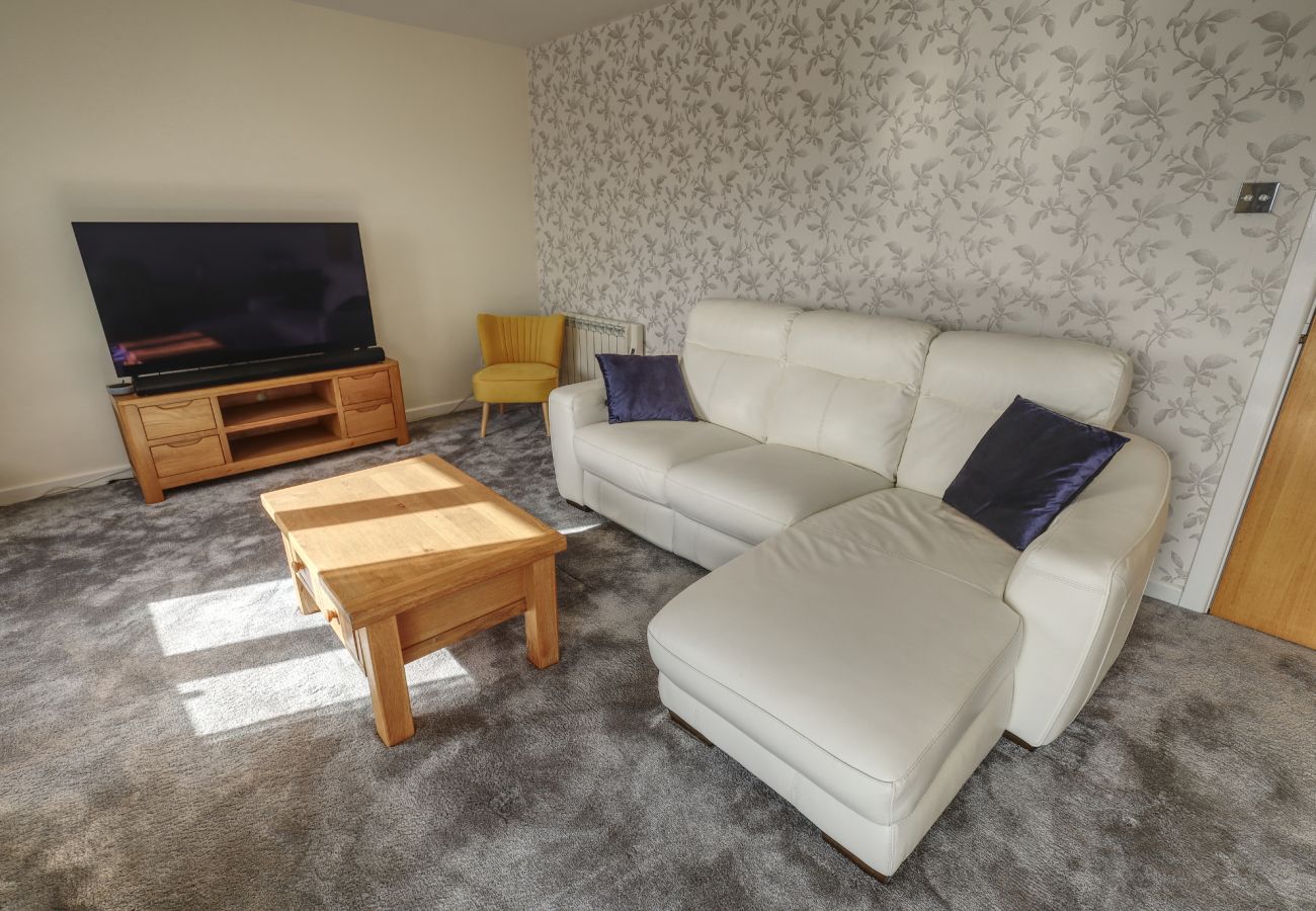 Apartment in Ipswich - 2 Bed/2 Bath, Waterfront, Parking (3rd Flr) 52