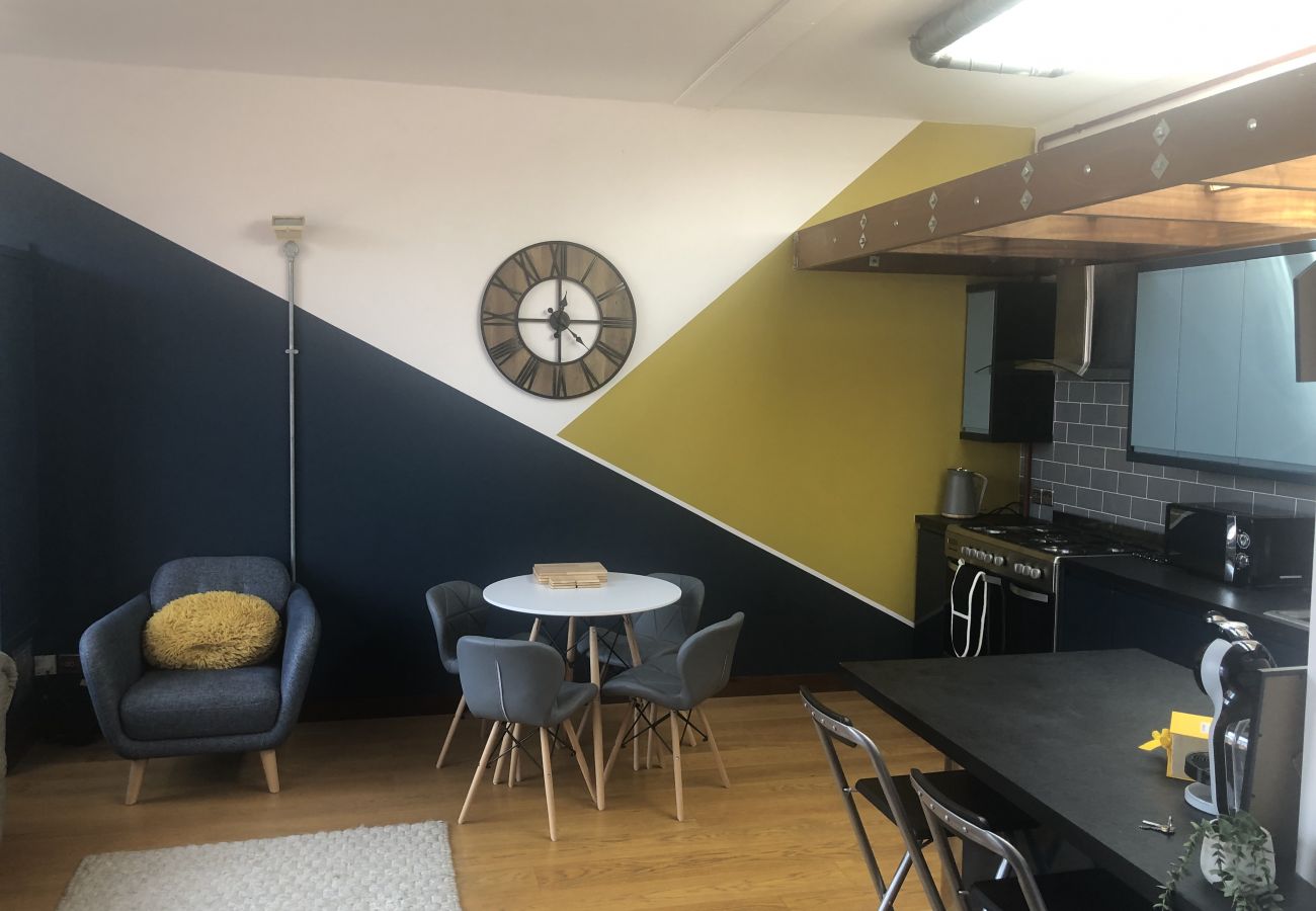 Apartment in Ipswich - 2 Bed/1 Bath Central Ipswich (2nd FLr) 324