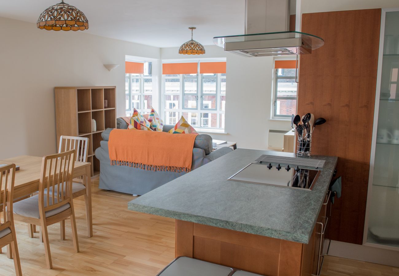 Apartment in Ipswich - 2 Bed/2 Bath, Central Ipswich, Parking, (2nd Flr) 